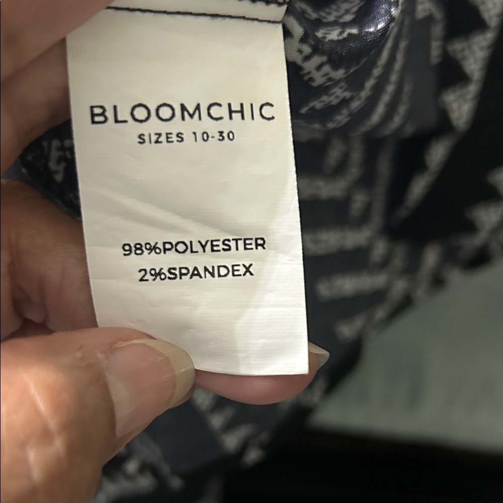 Bloomchic Elegant Black and White Patterned 👗 - Picture 12 of 12